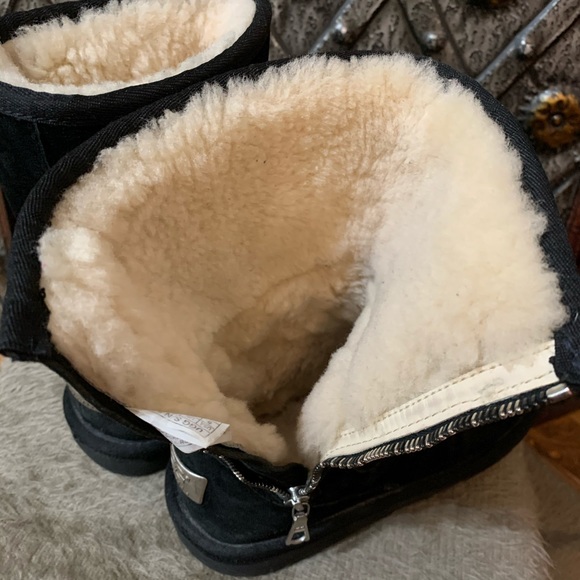 ⚜️SALE⚜️ UGG Mayfaire Boots - Picture 7 of 10
